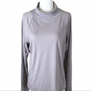 - Lululemon Long Sleeve Tee LS